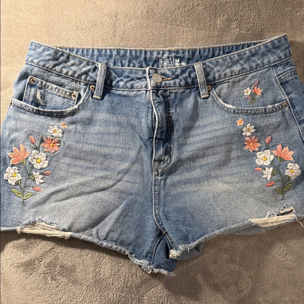 Time and Tru Embroidered Light Blue Denim Shorts